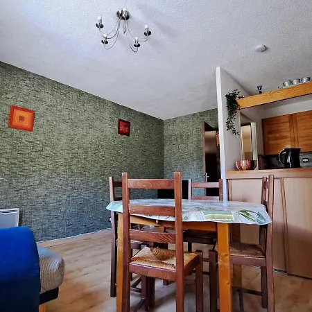 Confortable T2 avec balcon et parking à Jausiers - FR-1-165A-174 Appartement *