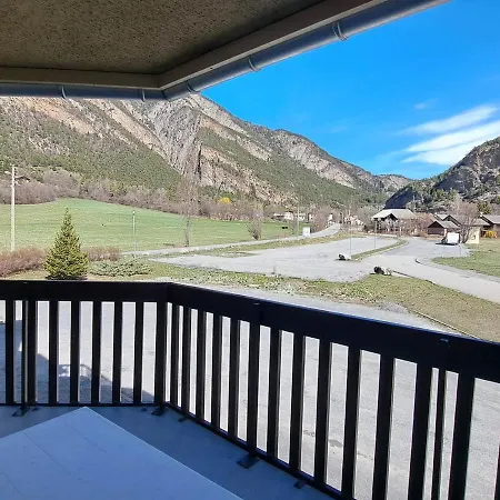 Confortable T2 avec balcon et parking à Jausiers - FR-1-165A-174