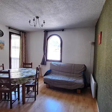 Confortable T2 avec balcon et parking à Jausiers - FR-1-165A-174 Appartement